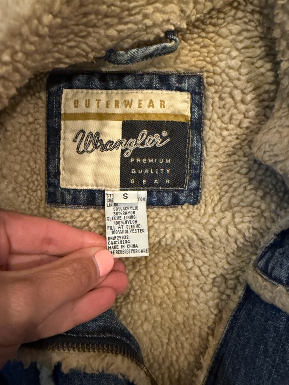 Wrangler Blue Denim Jean Jacket with Cream Sherpa Trim - Picture 5 of 5